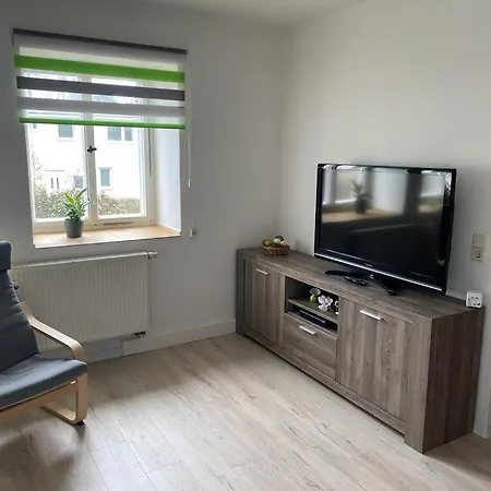 Monteur Ot Kleinwaltersdorf Mit Außensitzecke Und Grill *